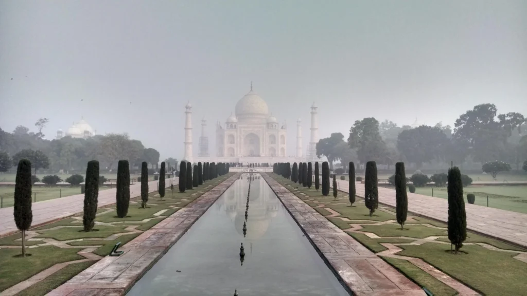 Effects on Taj Mahal 